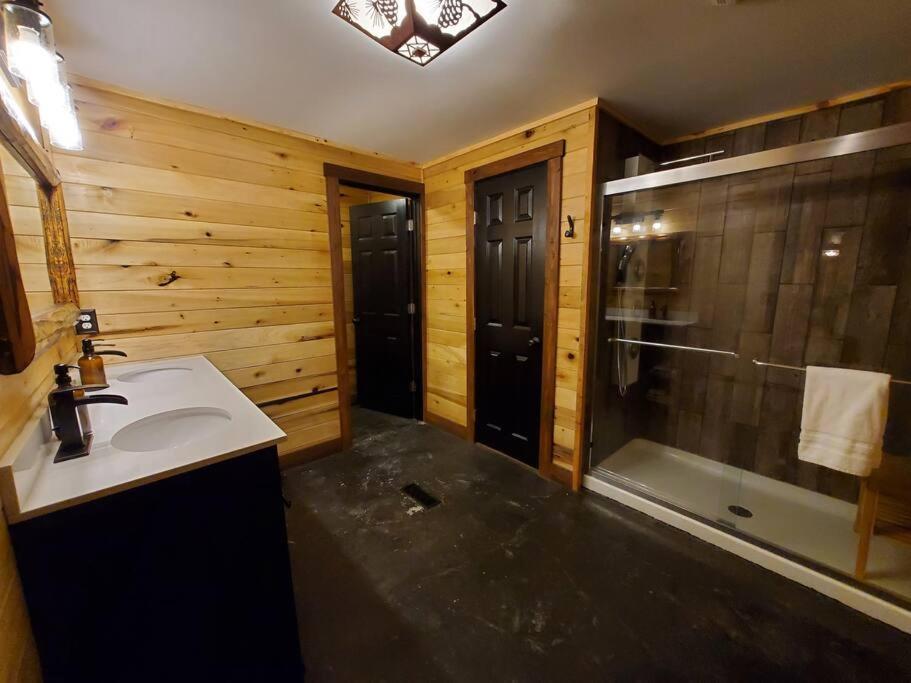 Luxury Cabin W/ Game Room & Hot Tub At Cave Run Lake Wellington Exterior photo